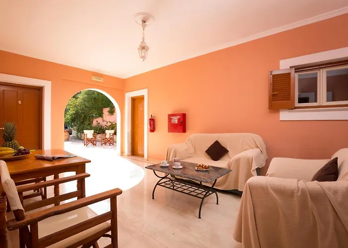 Nestoras Apartahotel 3*